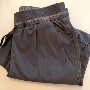 Lululemon joggers (women)